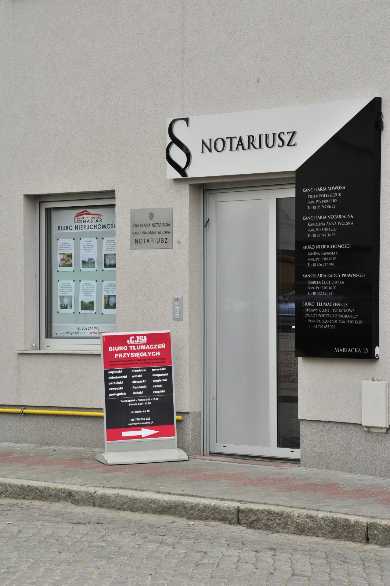 Wejście do biura CJS Tłumaczenia — Mariacka 15, budynek notariusza w Myśliborzu